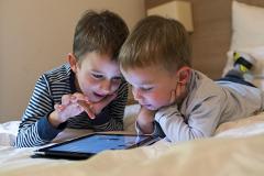 Доказан вред планшетов для маленьких детей