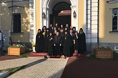 СМИ узнали имя женщины, которая была в Коневецком монастыре вместе с Путиным