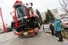 Куйвашев вручил передовикам АПК ключи от новой сельхозтехники