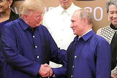 Бывший шеф ЦРУ рассказал о запуганном Путиным Трампе