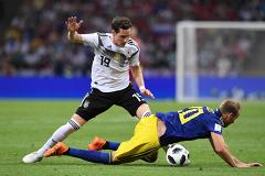 Футбол. Мексика победила республику Корею, Германия — Швецию