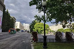 Перед приездом Путина у корпуса УрФУ на Ленина перекладывают асфальт