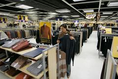 Российский H&M обвинили в перепродаже вещей, которые люди сдают на переработку