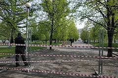 Ровно год назад в сквере у драмтеатра установили забор