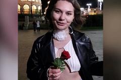 В центре Екатеринбурга девушки стали дарить мужчинам цветы