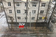 Екатеринбуржец пожаловался в Роспотребнадзор на сковородки в окне