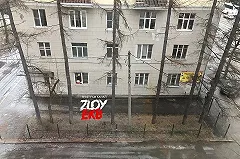 Екатеринбуржец пожаловался в Роспотребнадзор на сковородки в окне