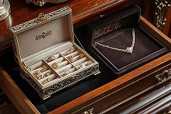 «Мы к вам, профессор». Студентка УрФУ отдала мошенникам материны драгоценности на 9 миллионов рублей