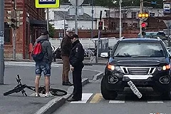 В центре Екатеринбурга полицейский сбил велосипедиста на пешеходном переходе