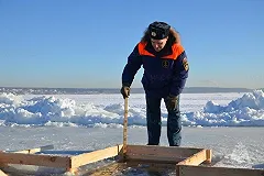 Пиелонефрит, обморок и пневмония: врач рассказал, чем может обернуться Крещение без закалки