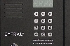 Женщине предложили заменить домофон, но в итоги лишили почти 15 млн рублей