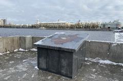 В Екатеринбурге демонтируют гранитную карту города, напоминающую надгробие