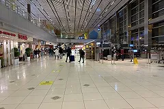 В Екатеринбурге пассажиров возмутили цены в кафе и магазинах аэропорта Кольцово