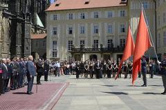 Красные трусы стали причиной серии отставок в спецслужбе Чехии