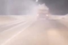 В Екатеринбурге загорелся КАМАЗ, нагруженный снегом