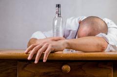 Уральский врач посоветовал пить этиловый спирт после отравления метиловым