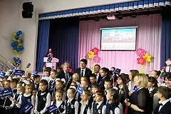 Екатеринбурженка поделилась изнанкой праздника на открытии школы на ВИЗ-бульваре