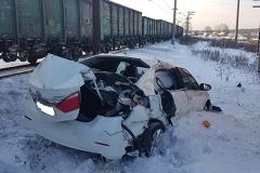 В Свердловской области легковушка столкнулась с грузовым поездом