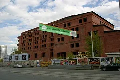 На месте недостроенной гостиницы «Дели» у Цирка построят многоуровневую парковку