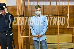 Отца годовалой дочери, которую он выбросил с пятого этажа в Екатеринбурге, отправили в СИЗО