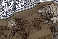 УК готовит иск к владельцу квартиры, с балкона которой на женщину упал лед