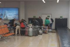 В Кольцово багаж пассажиров побросали на пол