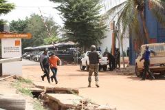Нападение террористов на Radisson в Мали: найдены тела 27 заложников