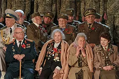 В СК предложили Порошенко спеть гимн со скамьи подсудимых