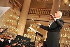 Екатеринбуржец подарил Владимиру Спивакову редкую пластинку с его исполнением