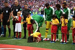 Песков объяснил, что означали жесты Путина во время матча с Саудовской Аравией