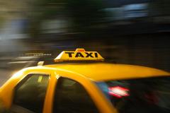 Таксисты Екатеринбурга пожаловались на водителей-нелегалов