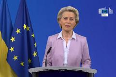 ЕС будет сопровождать Украину на пути в союз, заявила глава ЕК