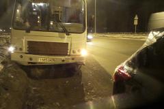 В Екатеринбурге пассажирский автобус врезался в иномарку из-за отказа тормозов