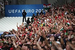 В УрФУ разрабатывают средство против агрессивных футбольных фанатов