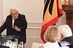 The Daily Beast: Генри Киссинджер убеждал Трампа сотрудничать с Россией