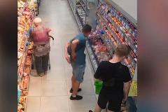 В Свердловской области похитители подгузников ударили шилом сотрудника магазина