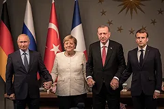 Меркель раскритиковали за «излишнее дружелюбие» к Путину