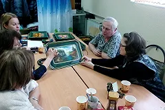 Свердловские власти купят за полмиллиона рублей 60 расписных подносов