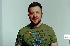 Голограмму Зеленского в футболке «Переходи на темную сторону» показали на форуме в Париже