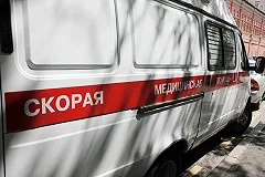 В центре Екатеринбурга из окна многоэтажки выпала 17-летняя девушка
