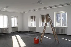 Металлическая лестница упала на маленького ребенка в магазине в Екатеринбурге