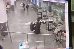 Бастрыкину уже доложили. В Екатеринбурге охранник магазина уронил на пол посетителя