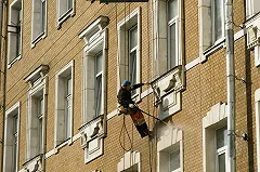 СМИ: Тело погибшего на стройке ЖК «Олимп» рабочего до сих пор лежит под люлькой