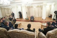 Путин пообедал с участниками СВО в резиденции Ново-Огарево