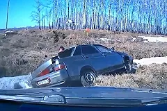 Подросток, ехавший в школу на папиной машине, столкнулся с фурой под Тюменью