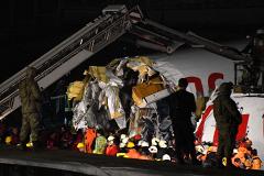 Один человек погиб после аварийной посадки переломившегося пополам самолета