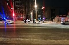 В Екатеринбурге LADA XRAY после аварии отбросило на подростка