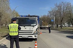 В Каменске-Уральском мусоровоз на огромной скорости сбил школьника — видео
