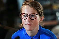 «Коммерсантъ» узнал об отъезде Собчак из России