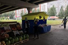 У павильона «Овощи-фрукты» в центре Екатеринбурга конфисковали все фунфырики